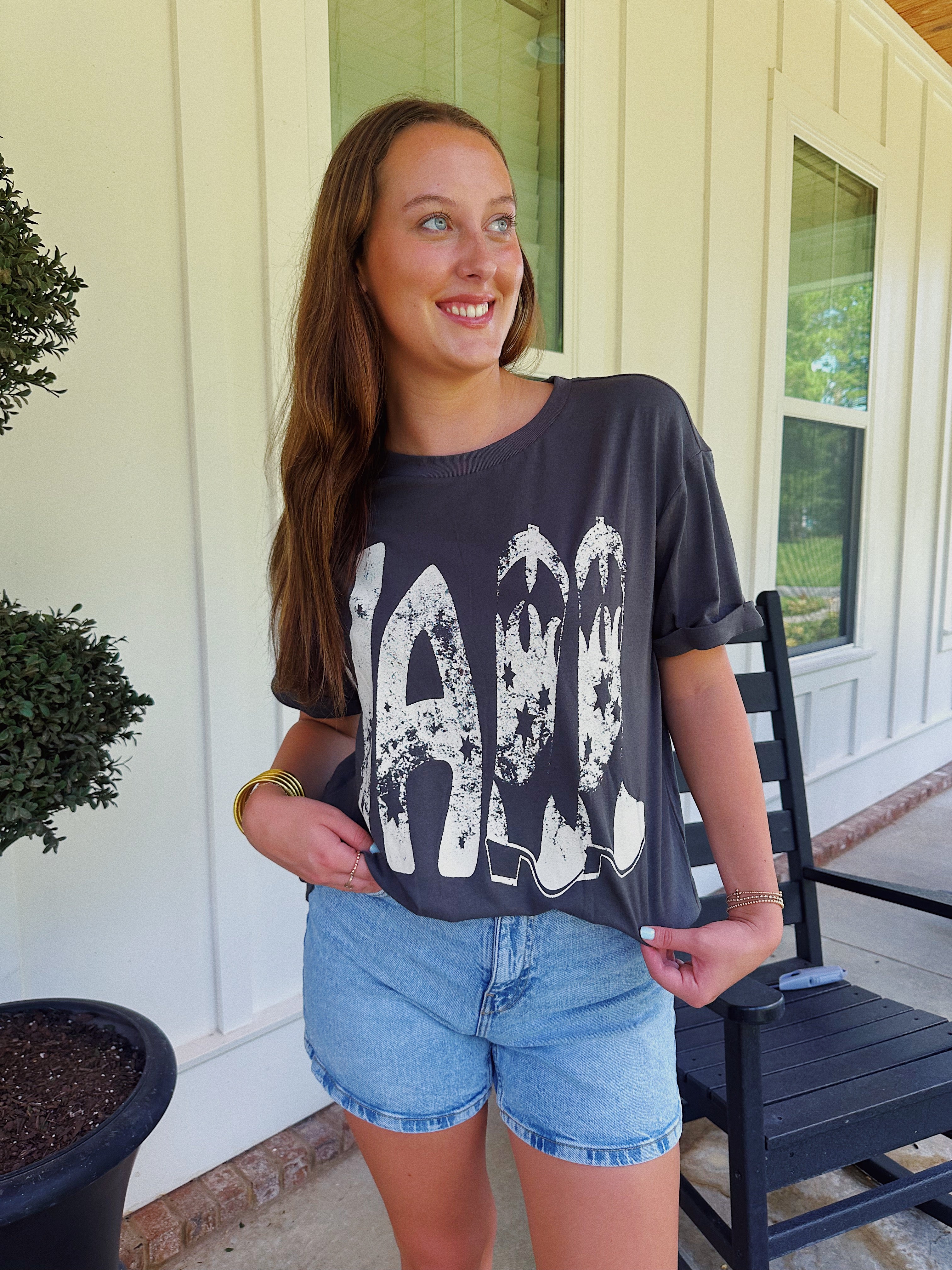 HEY Y'ALL GRAPHIC TEE