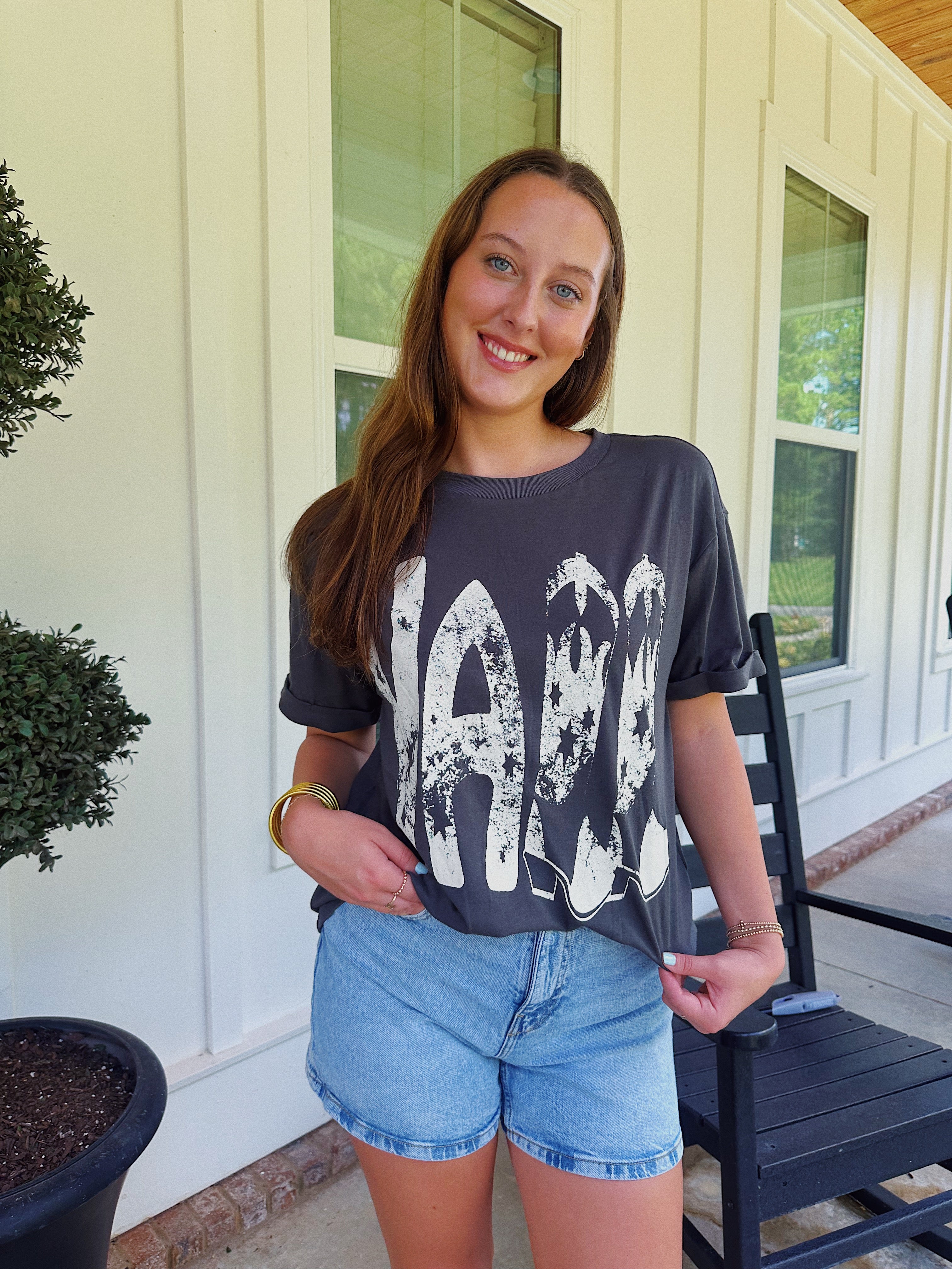HEY Y'ALL GRAPHIC TEE